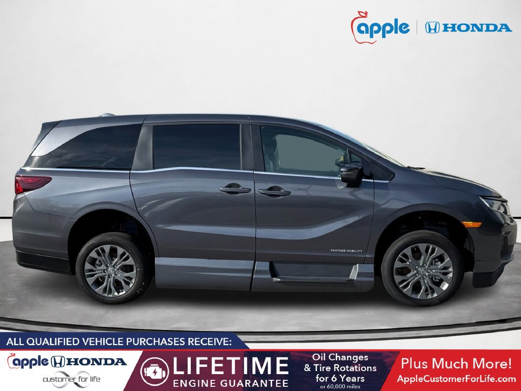 Used 2026 Honda Odyssey Touring image 2