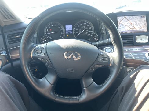 Used 2017 INFINITI Q70 L 3.7 w/ Deluxe Touring Package RWD image 18