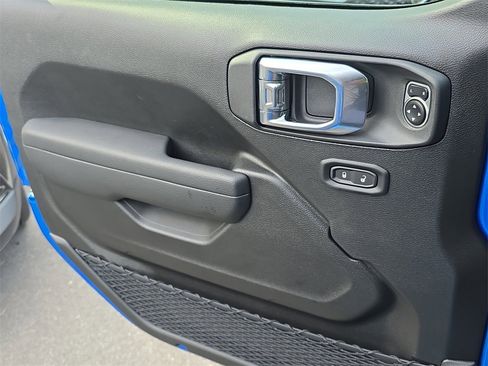 New 2025 Jeep Gladiator Sport image 27