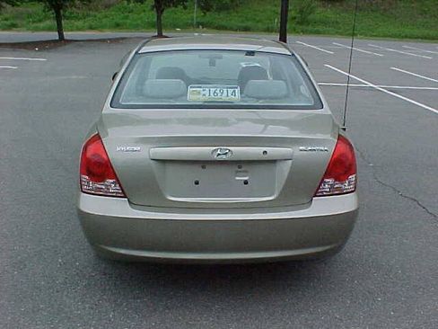 Used 2005 Hyundai Elantra GLS FWD image 8