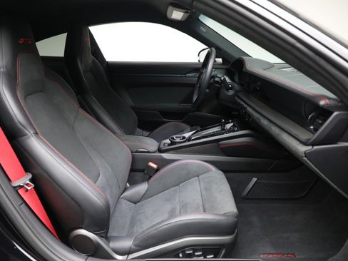 Used 2025 Porsche 911 Carrera GTS image 16