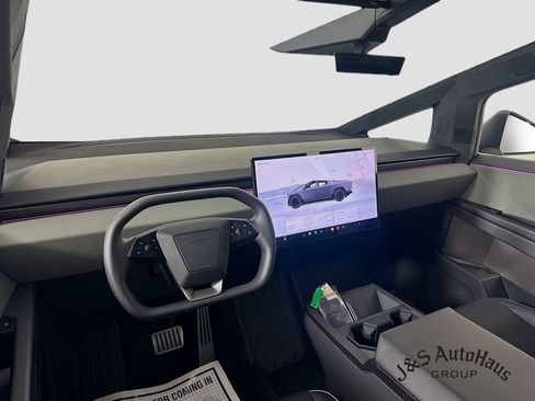 Used 2024 Tesla Cybertruck AWD Crew Cab image 30
