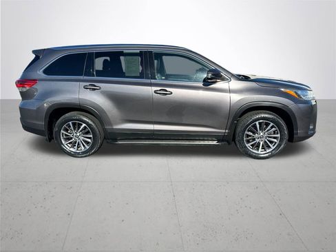 Used 2019 Toyota Highlander XLE image 6