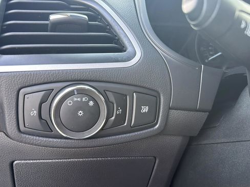 Used 2024 Ford Edge SE w/ Black Appearance Package image 16