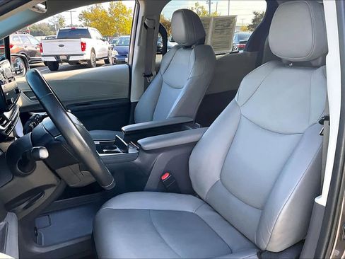 Certified 2023 Toyota Sienna XLE image 7