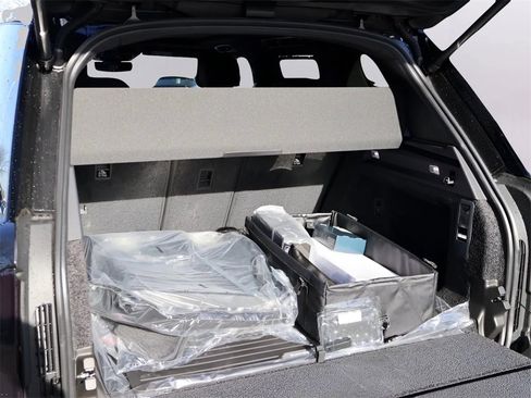 New 2026 Land Rover Range Rover SE image 15