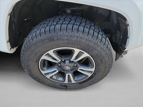 Used 2019 Toyota Tacoma TRD Sport AWD/4WD image 10
