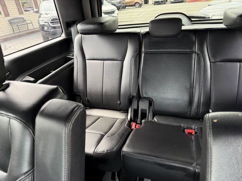 Used 2020 Ford Expedition XLT w/ Black Accent Package AWD/4WD image 20