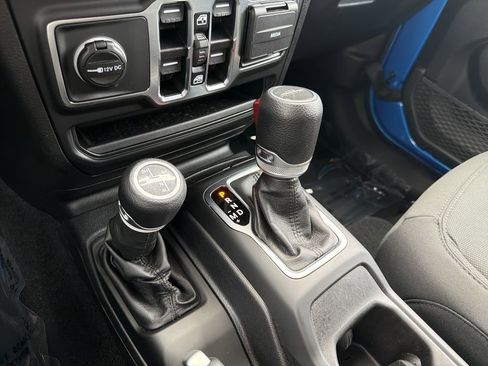 Used 2021 Jeep Gladiator Sport AWD/4WD image 27