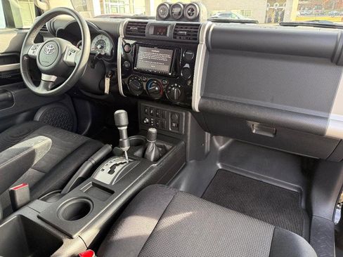 Used 2014 Toyota FJ Cruiser 4WD image 11