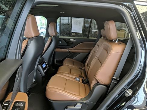 Used 2022 Lincoln Aviator Grand Touring image 11