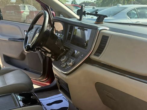 Used 2015 Toyota Sienna XLE FWD image 15