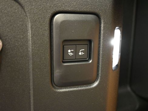 New 2026 Land Rover Defender 110 OCTA AWD/4WD image 17