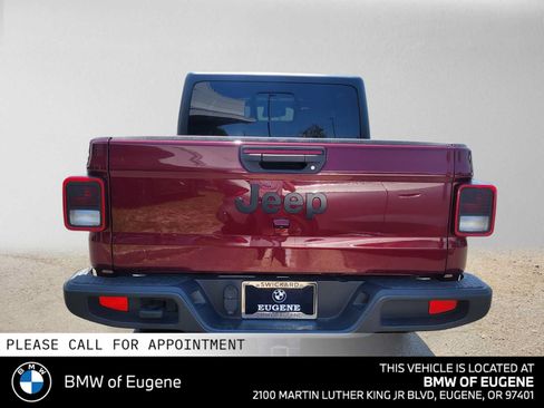 Used 2022 Jeep Gladiator Sport AWD/4WD image 4