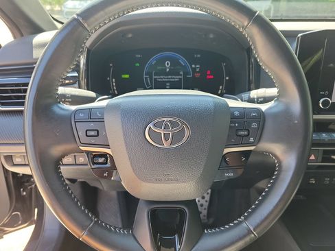 Used 2025 Toyota Camry SE FWD image 19