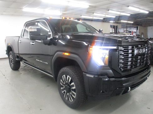 New 2026 GMC Sierra 2500 Denali Ultimate AWD/4WD image 3