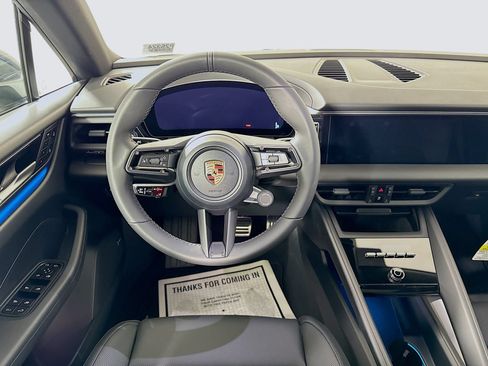 Certified 2025 Porsche Macan 4S Electric AWD/4WD image 17