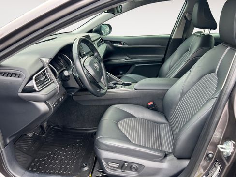 Used 2024 Toyota Camry SE image 9