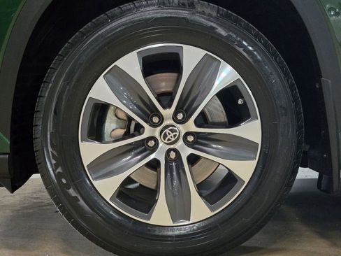 Used 2023 Toyota Highlander XLE image 19