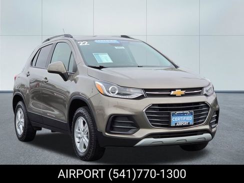 Certified 2022 Chevrolet Trax LT w/ LT Convenience Package AWD/4WD image 9