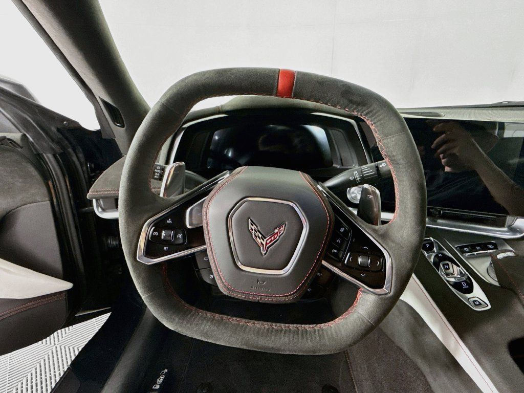 Used 2023 Chevrolet Corvette Stingray Premium Conv w/ Z51 Performance Package RWD image 12