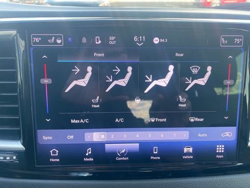 Used 2023 Chrysler Pacifica Touring-L FWD image 20