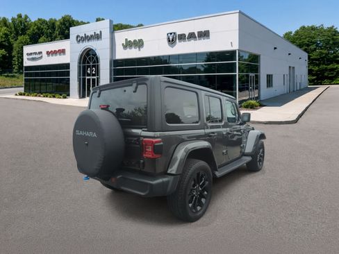 Used 2022 Jeep Wrangler Unlimited Sahara w/ Cold Weather Group AWD/4WD image 6