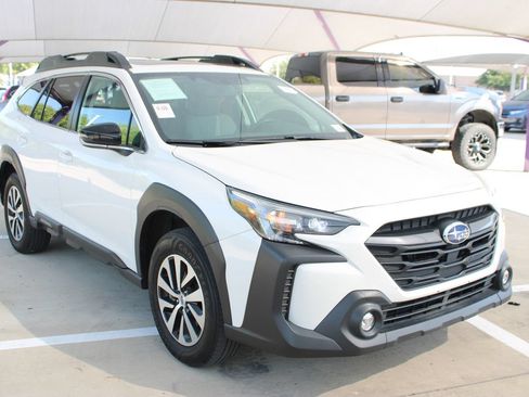 Used 2025 Subaru Outback Premium AWD/4WD image 8