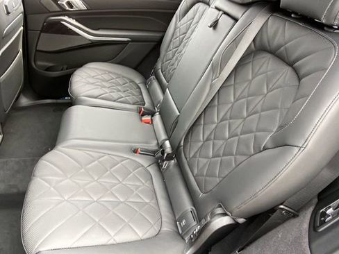 New 2025 BMW X7 xDrive40i w/ M Sport Package image 17