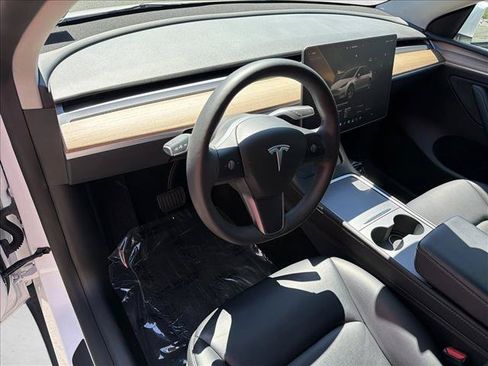 Used 2023 Tesla Model Y Long Range AWD/4WD image 12