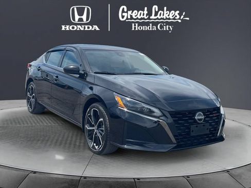Used 2024 Nissan Altima 2.5 SR w/ SR Premium Package AWD/4WD image 1