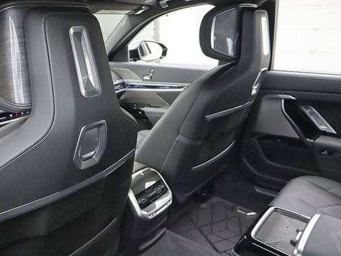 Used 2023 BMW i7 xDrive60 AWD/4WD image 24