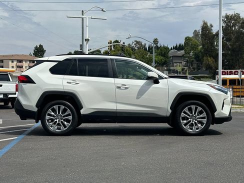 Used 2022 Toyota RAV4 XLE Premium FWD image 6
