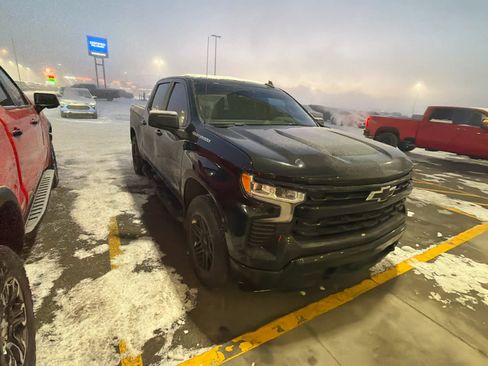 Used 2023 Chevrolet Silverado 1500 RST image 2