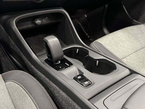 Used 2025 Volvo XC40 B5 Core image 38