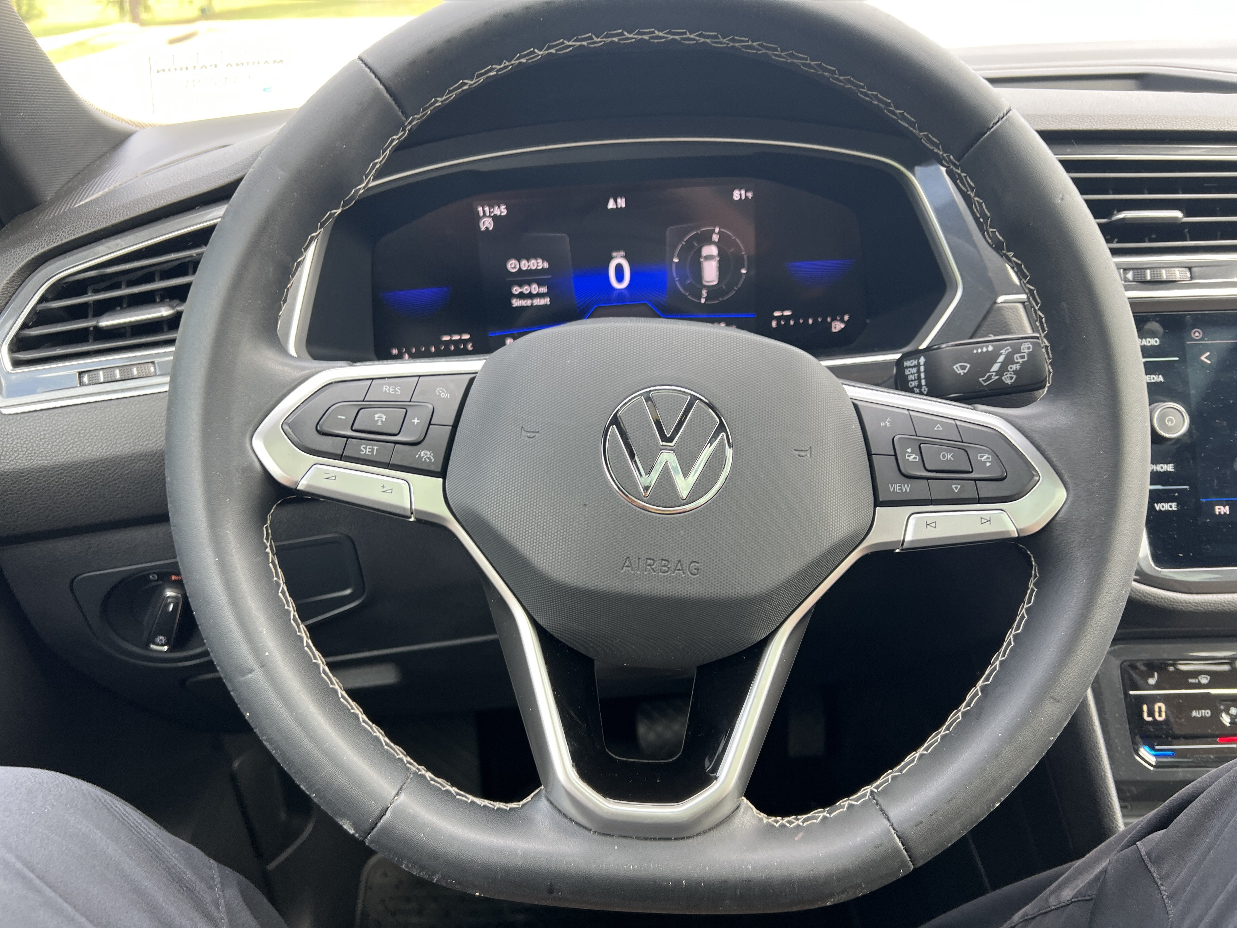 Used 2023 Volkswagen Tiguan SE w/ Panoramic Sunroof Package FWD image 14