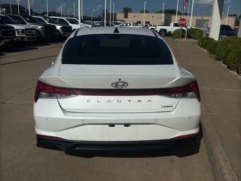 Used 2023 Hyundai Elantra Limited w/ Cargo Package FWD image 10