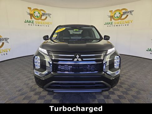 New 2026 Mitsubishi Outlander ES image 2