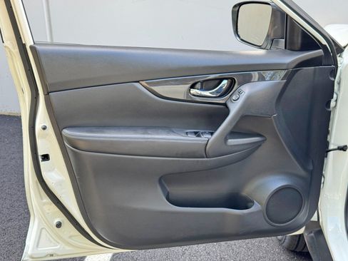 Used 2017 Nissan Rogue S AWD/4WD image 33