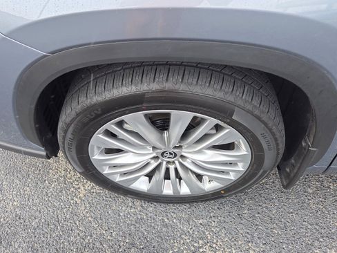 Used 2024 Toyota Highlander Platinum image 20