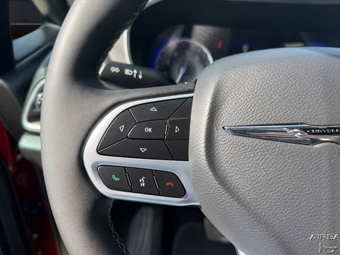 Used 2025 Chrysler Pacifica Select FWD image 11