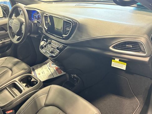 New 2027 Chrysler Pacifica Select AWD/4WD image 33