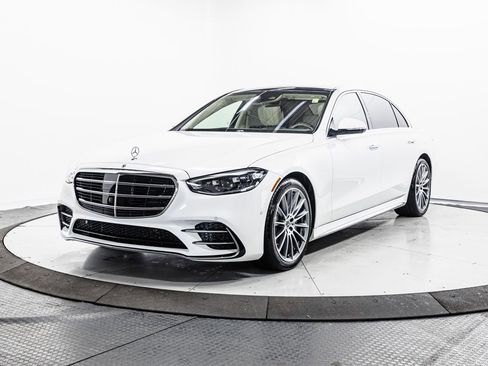 Used 2025 Mercedes-Benz S 580e 4MATIC Sedan image 3