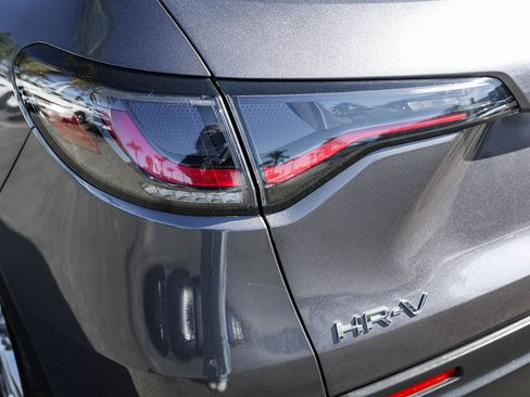 Used 2025 Honda HR-V LX image 8