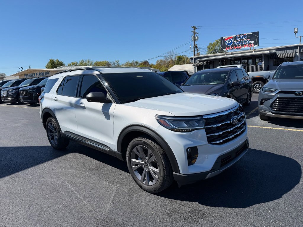 Used 2025 Ford Explorer Active w/ Active Comfort Package AWD/4WD image 2