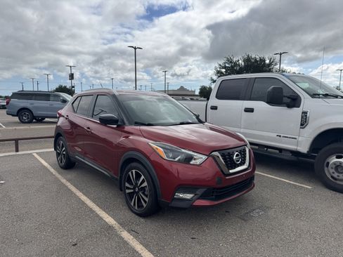Used 2019 Nissan Kicks SR w/ SR Premium Package FWD image 5