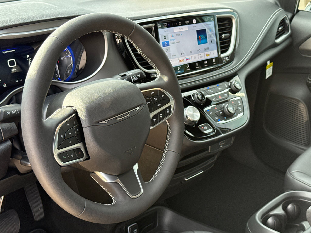 New 2027 Chrysler Pacifica Select FWD image 18