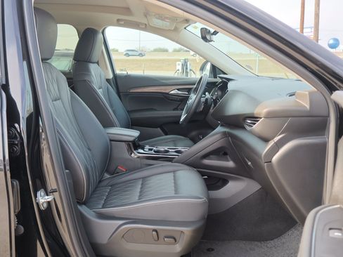 Used 2023 Buick Envision Avenir image 37