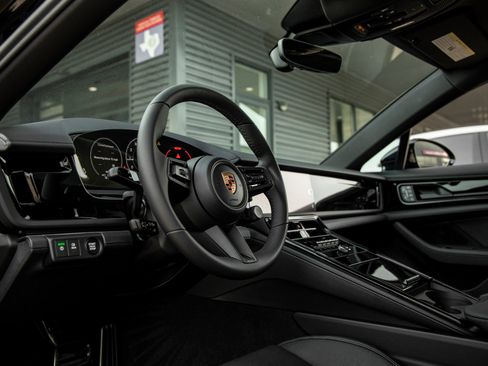 Certified 2026 Porsche Panamera RWD image 4