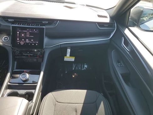 New 2026 Jeep Grand Cherokee Laredo image 19